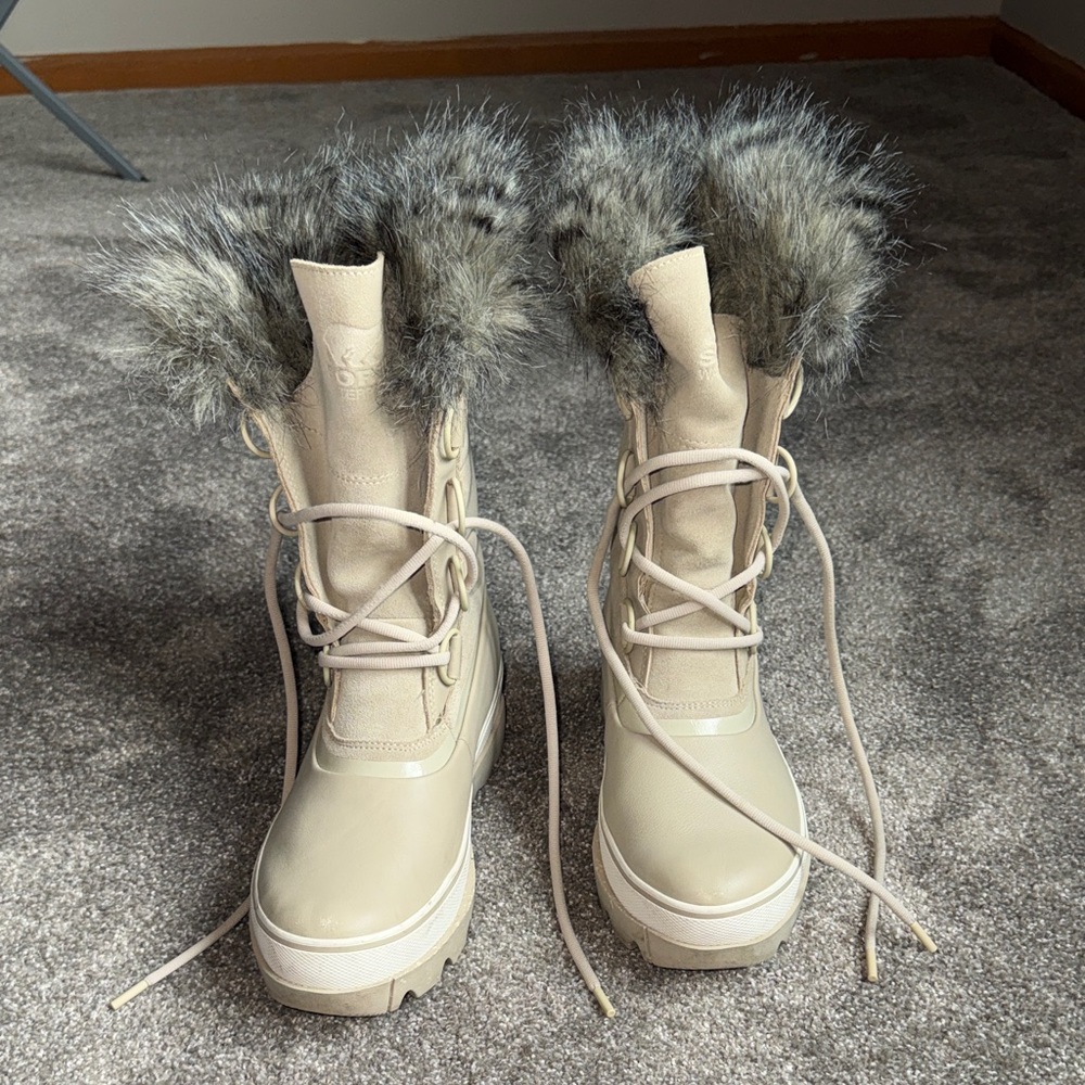 Sorel Women's Cream Faux Fur Trim Winter Boots